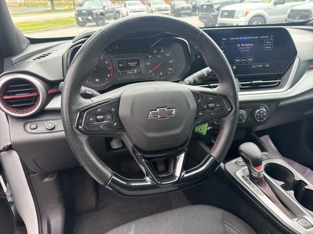 Used 2025 Summit White Chevrolet 1RS image 17