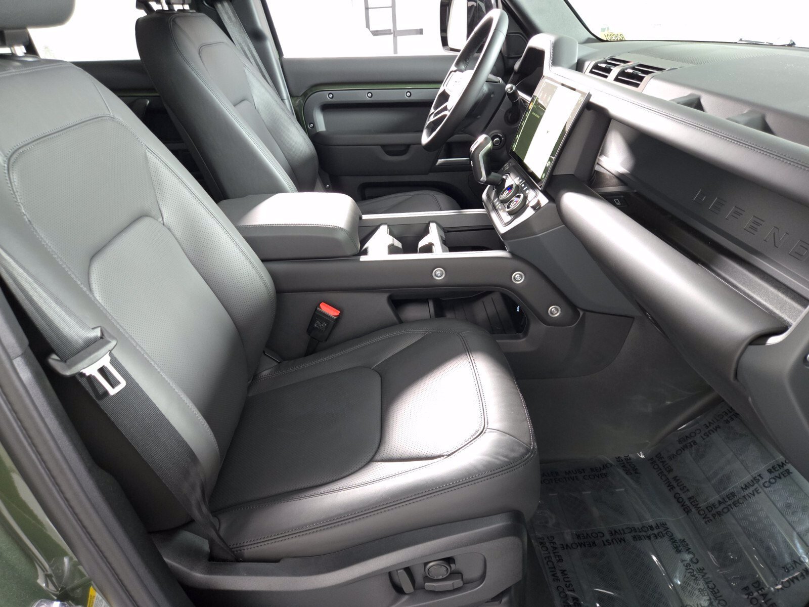 New 2026 Woolstone Green Land Rover X-Dynamic SE image 3