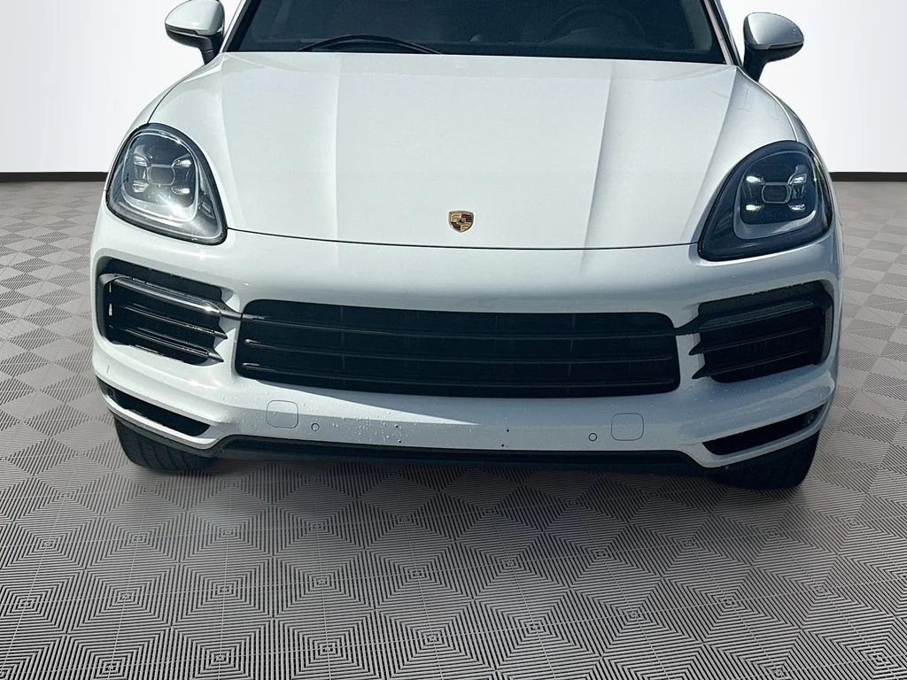 Used 2021  Porsche Base image 2