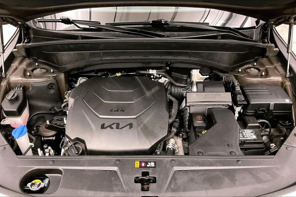 Used 2025 Green Kia S image 14