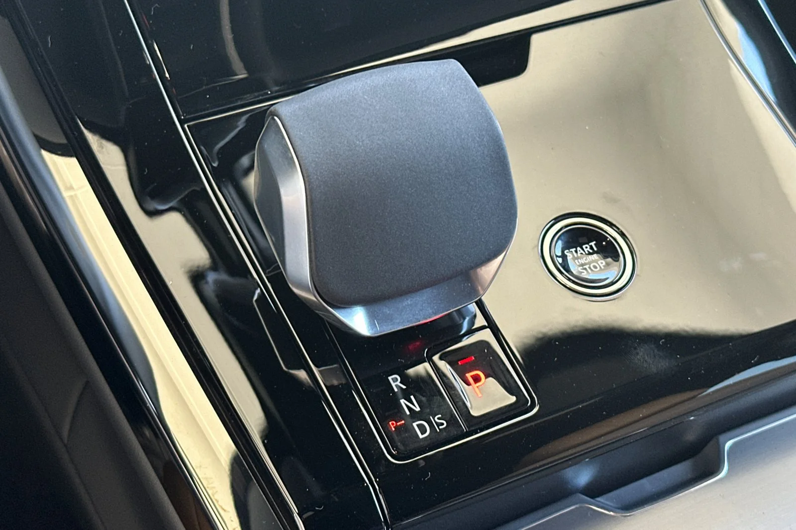 New 2026 Varesine Blue Land Rover SE image 22