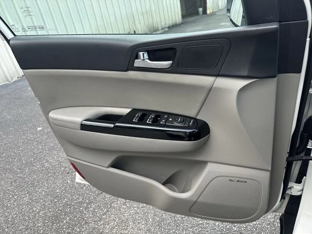 Used 2020 White Kia SX image 27