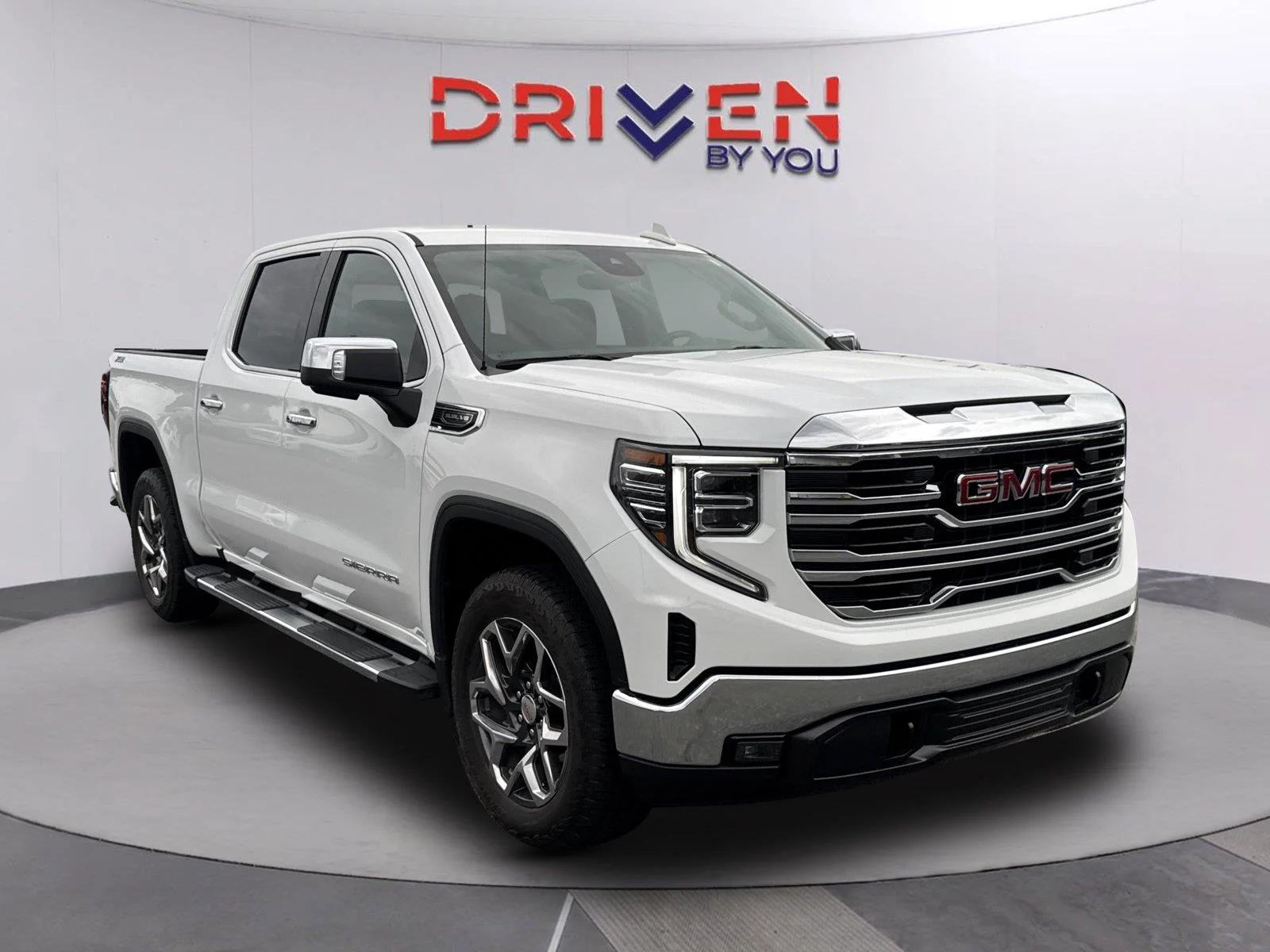 Used 2024 Summit White GMC SLT image 1