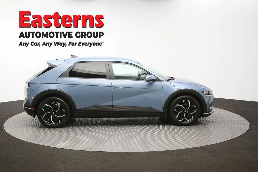 Used 2023 Blue Hyundai SE image 41