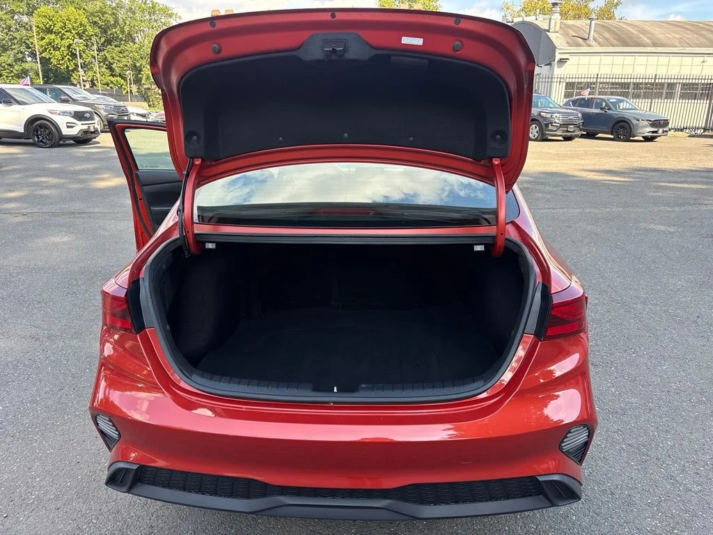 Used 2023 Red Kia LXS image 21