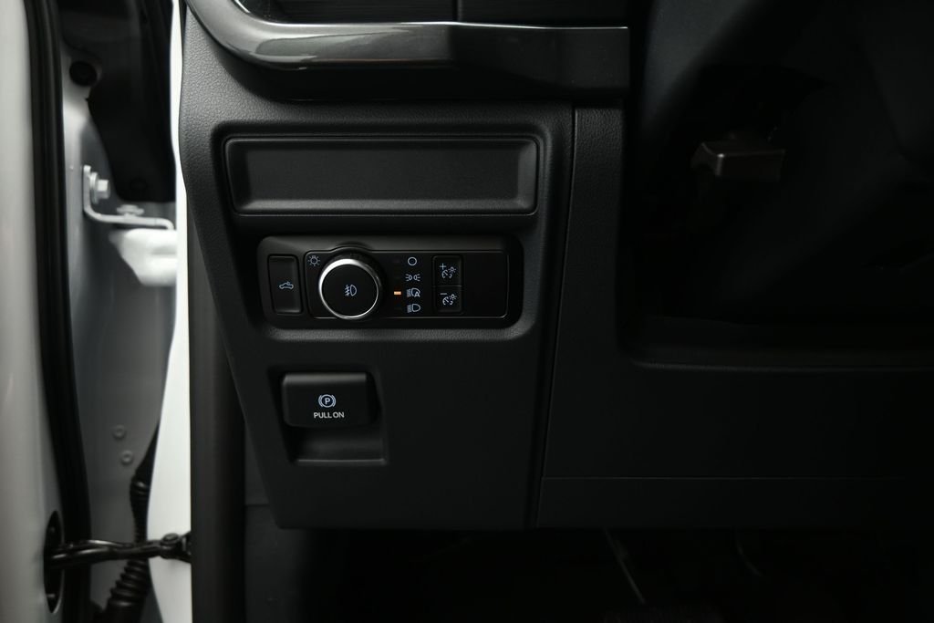 New 2026 Oxford White Ford STX image 9