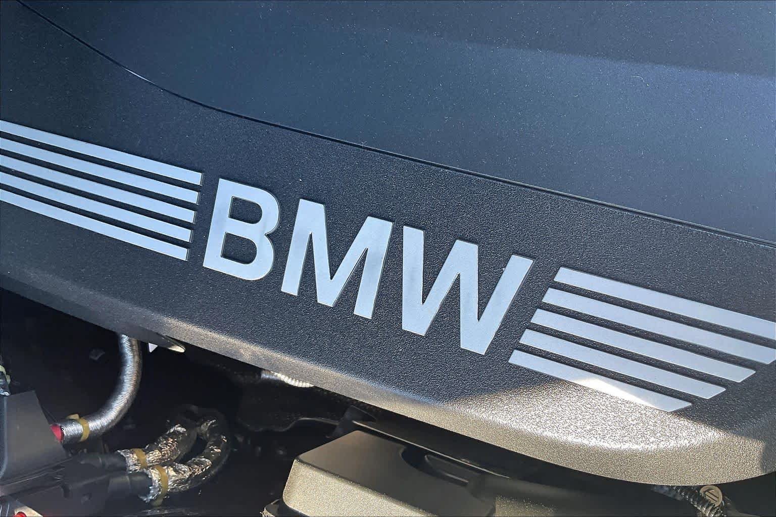 New 2026 Carbon Black Metallic BMW xDrive40i image 17