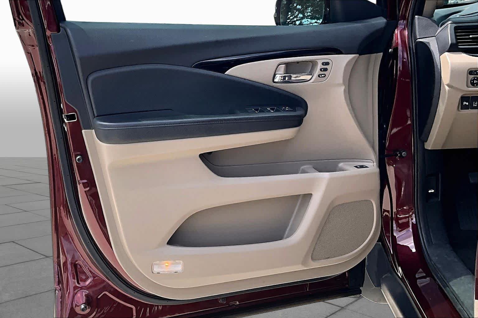 Used 2018 Deep Scarlet Pearl Honda Touring image 20