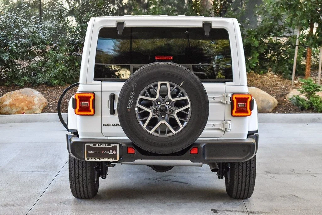 New 2025 Bright White Clear-Coat Exterior Paint Jeep Sahara image 5