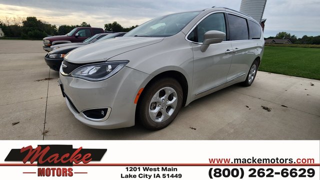 2017 Chrysler Pacifica Touring-L Plus