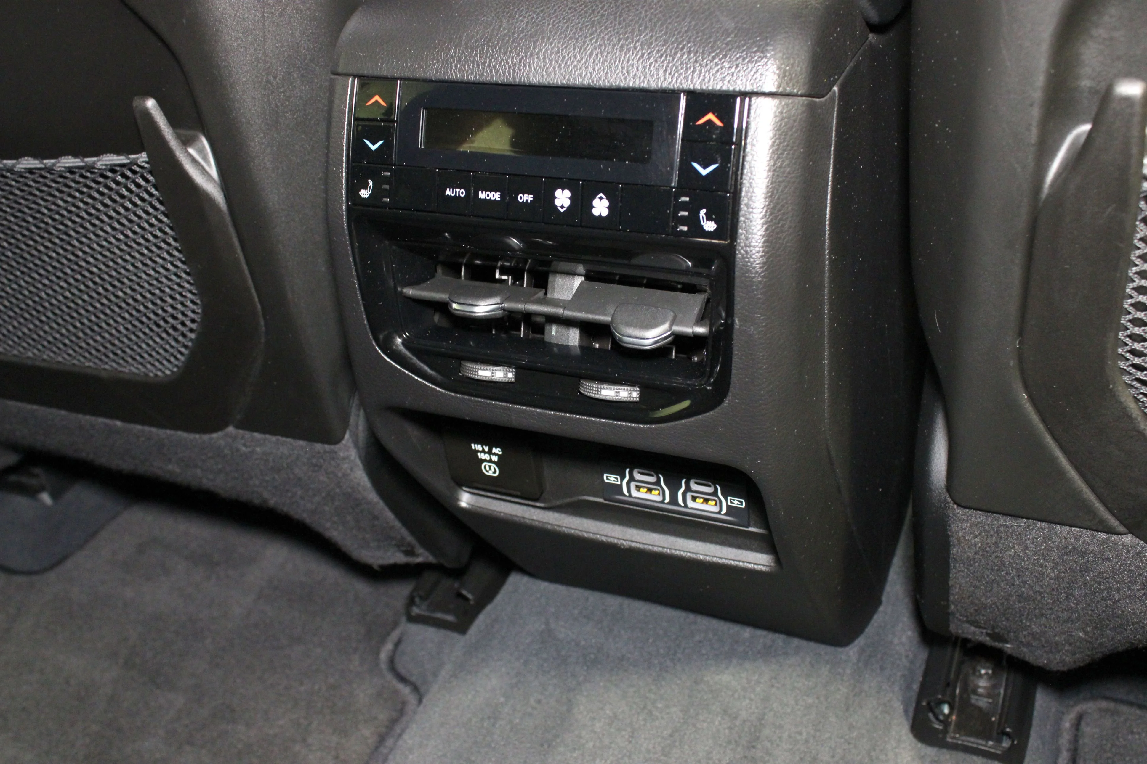 Used 2023 Diamond Black Crystal Pearlcoat Jeep Overland 4xe image 17