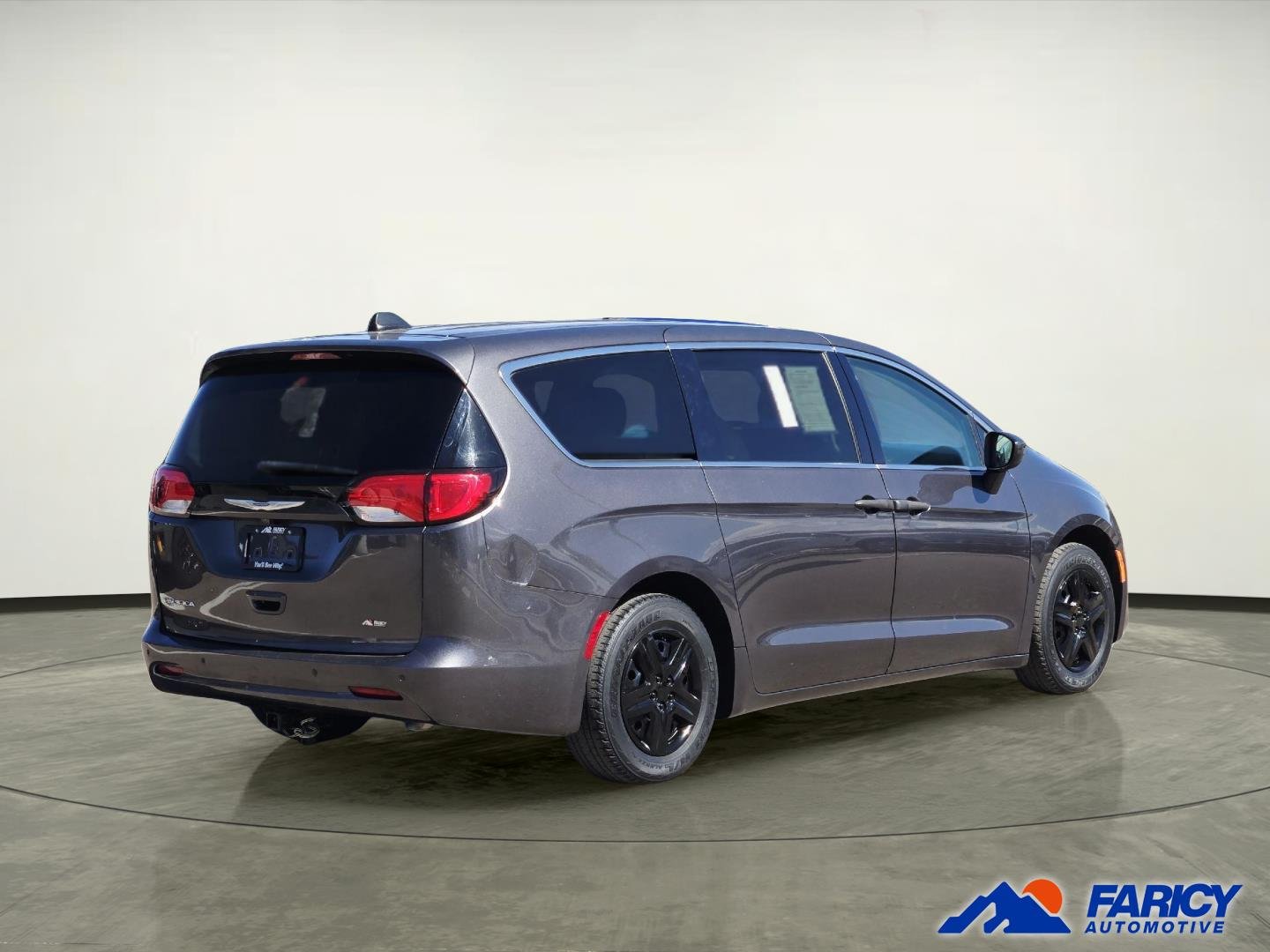 Used 2019 GRAY CHRYSLER L image 4