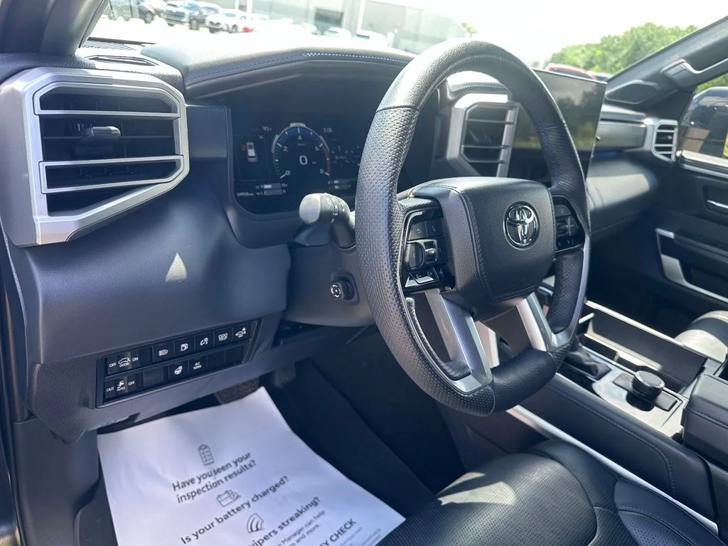 2024 Toyota Sequoia SR5 - Photo 18