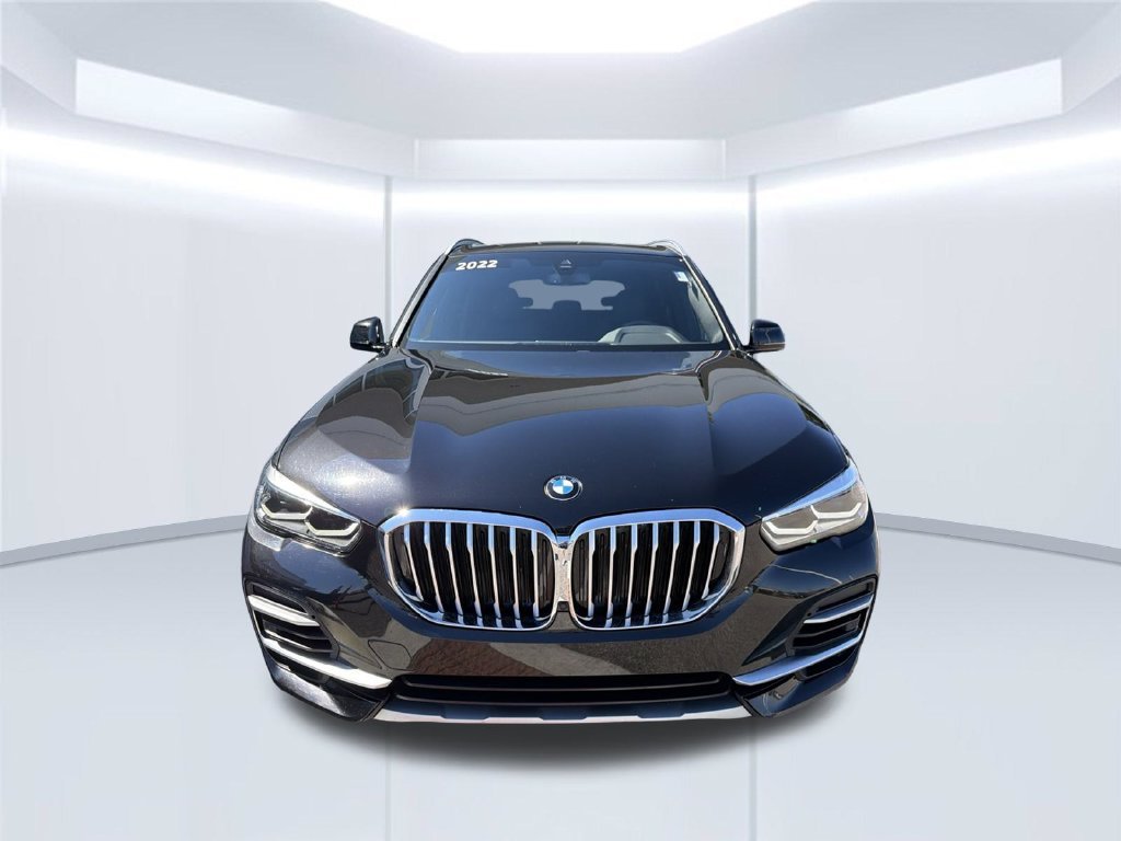 Used 2022 Black BMW sDrive40i image 2