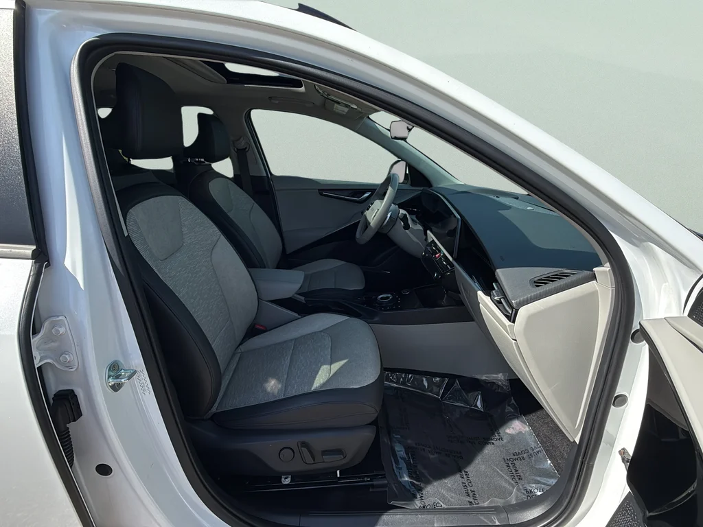 Used 2023 Snow White Pearl Kia Wave image 14