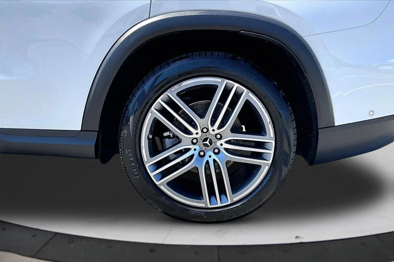 Used 2025 White Mercedes-Benz GLS 450 image 36
