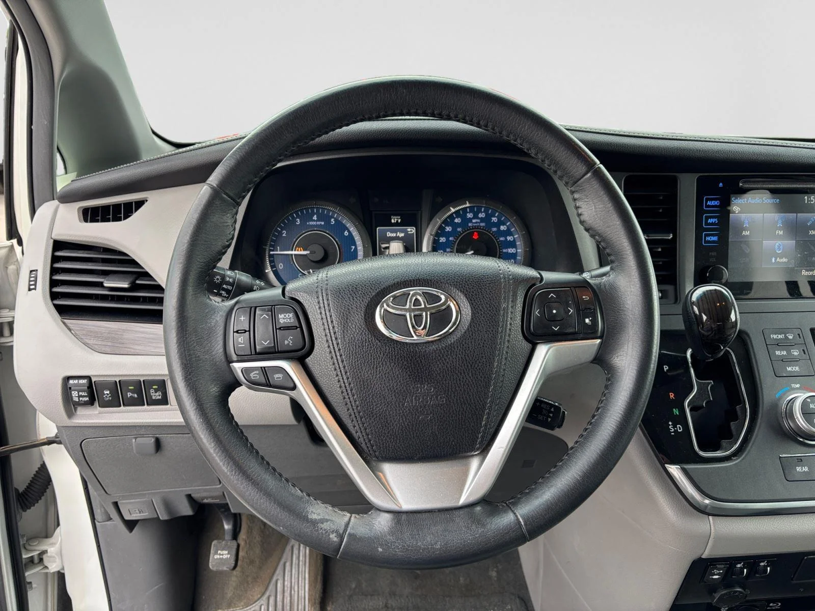 Used 2016 Blizzard Pearl Toyota XLE Premium 8-Passenger image 11