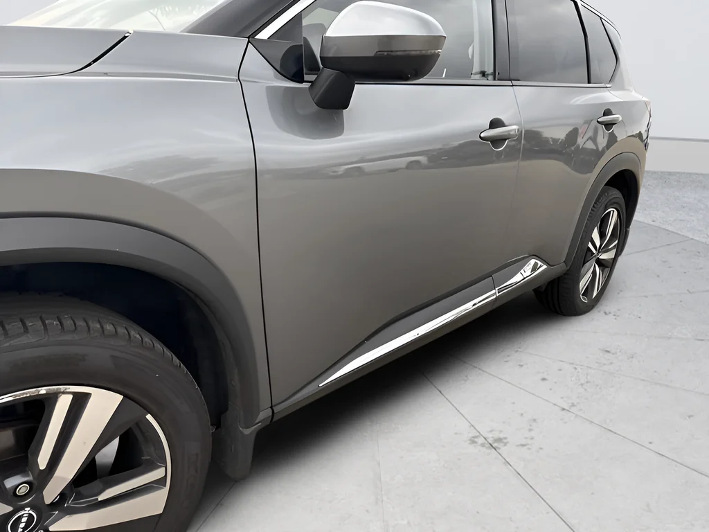Used 2023 Gray Nissan SL image 27
