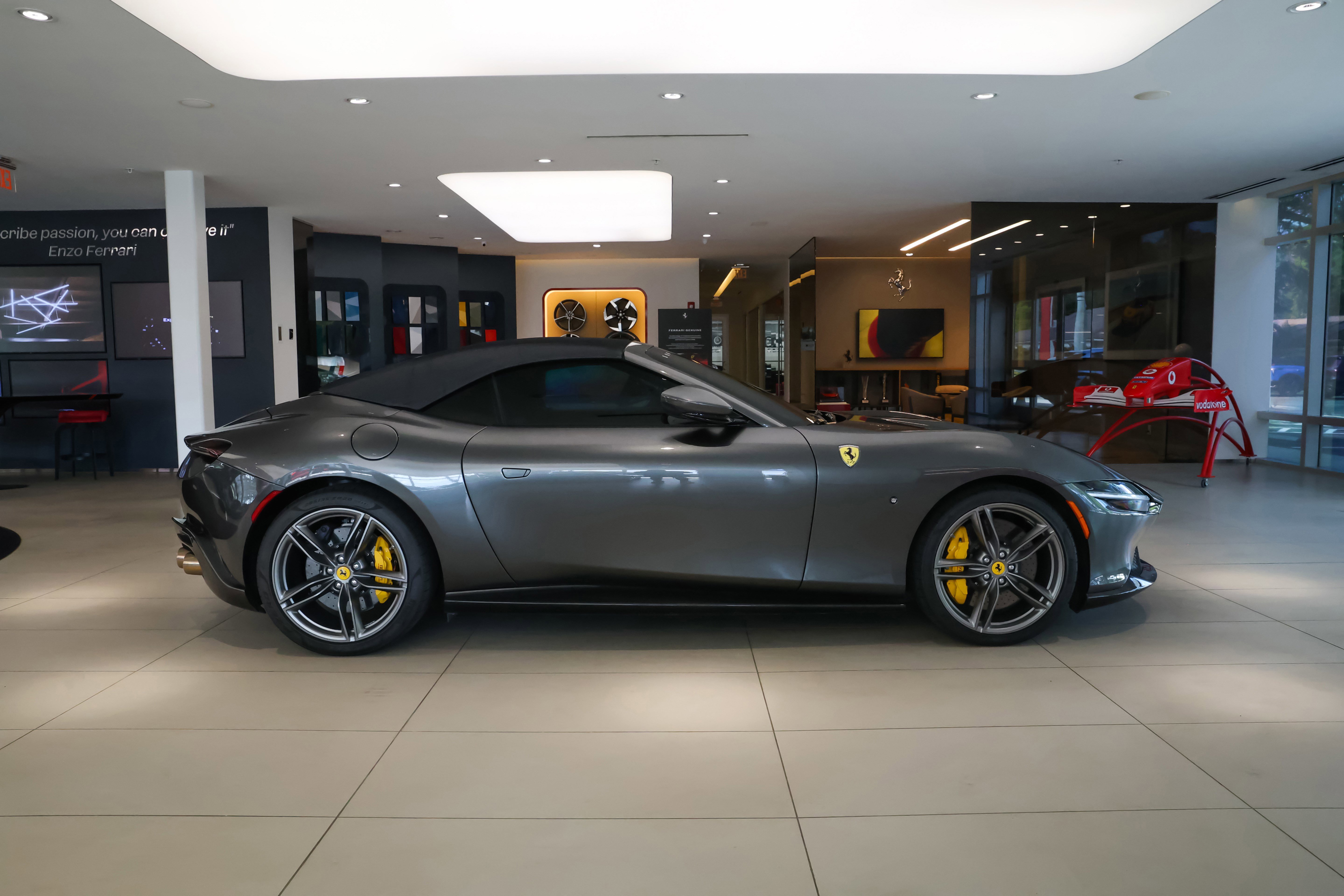 Used 2025 Grigio Silverstone Ferrari  image 18