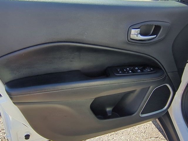 Used 2019 White Clearcoat Jeep Latitude image 10