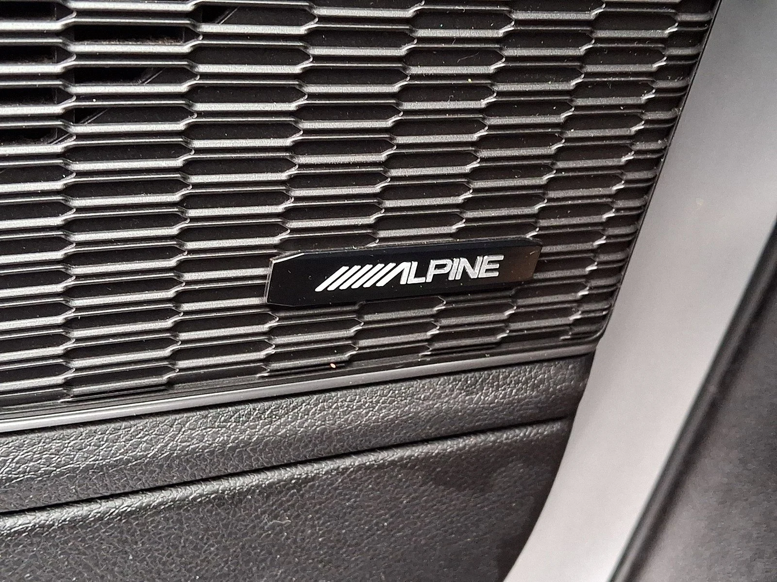 Used 2022 Silver Zynith Jeep Trailhawk image 29