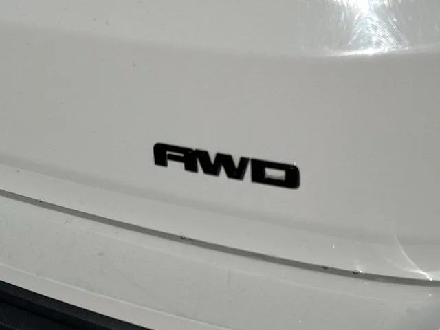 Used 2020 White GMC SLE image 6