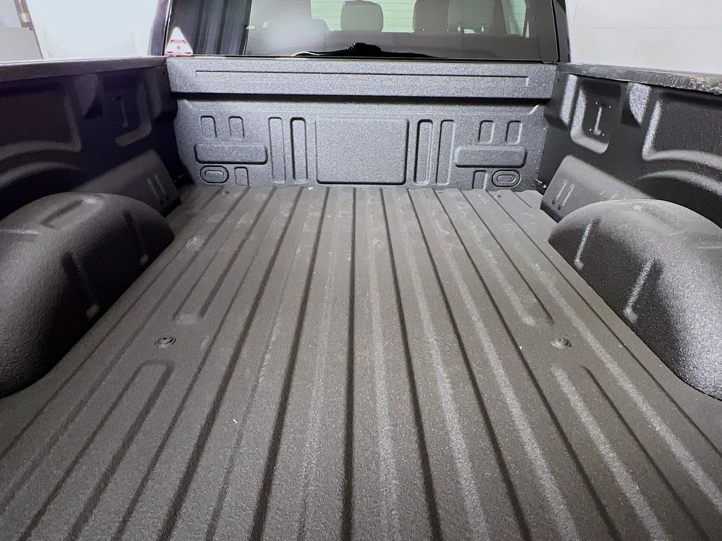 New 2026 Agate Black Metallic Ford XLT image 14