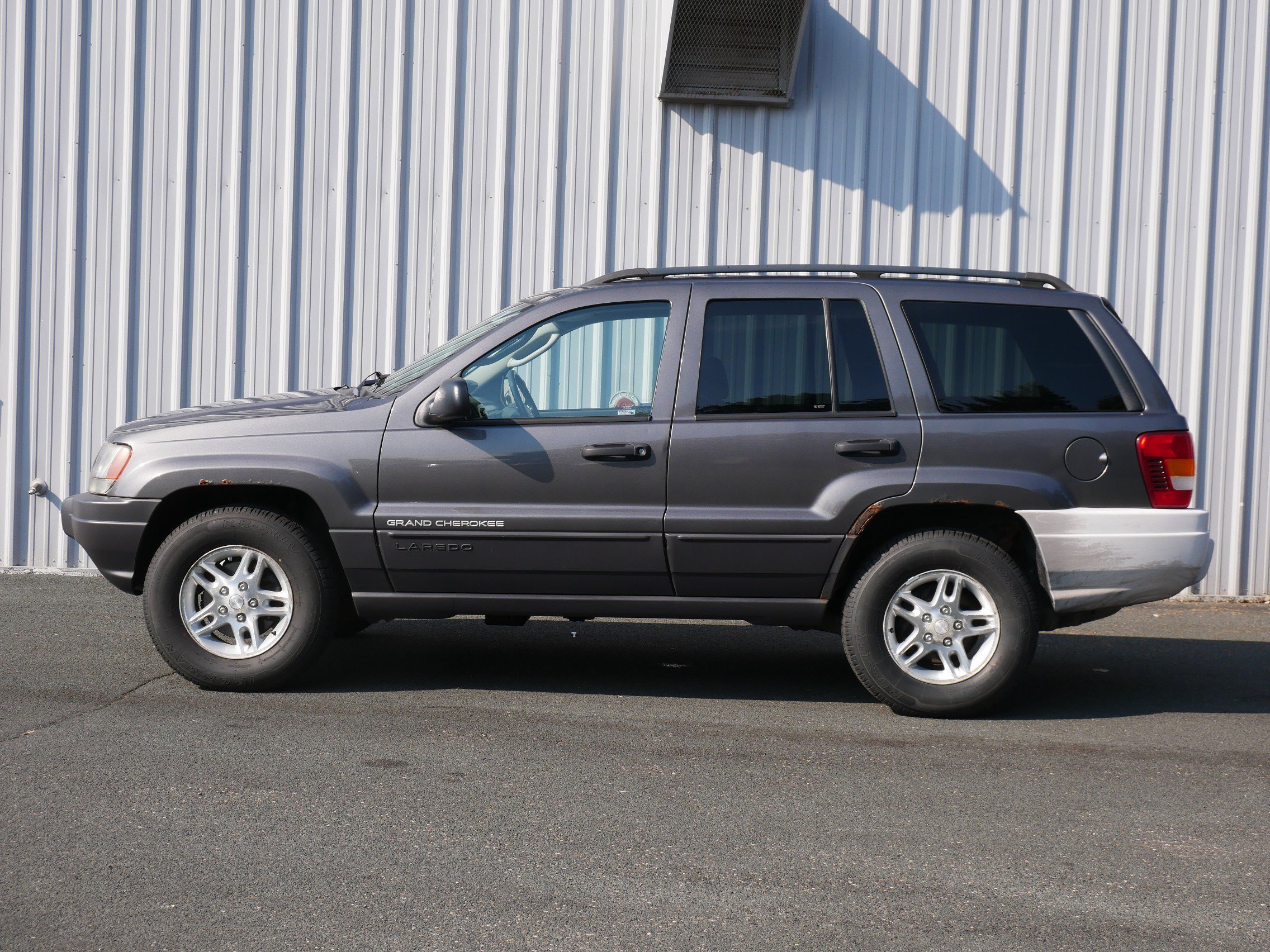 Used 2003 Jeep Grand Cherokee LAREDO with VIN 1J8GW48S73C597024 for sale in Hastings, Minnesota