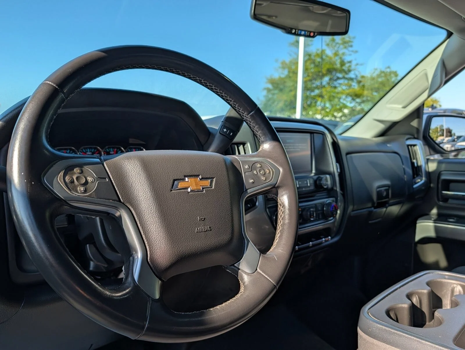 Used 2017 SUMMIT WHITE Chevrolet LT image 25