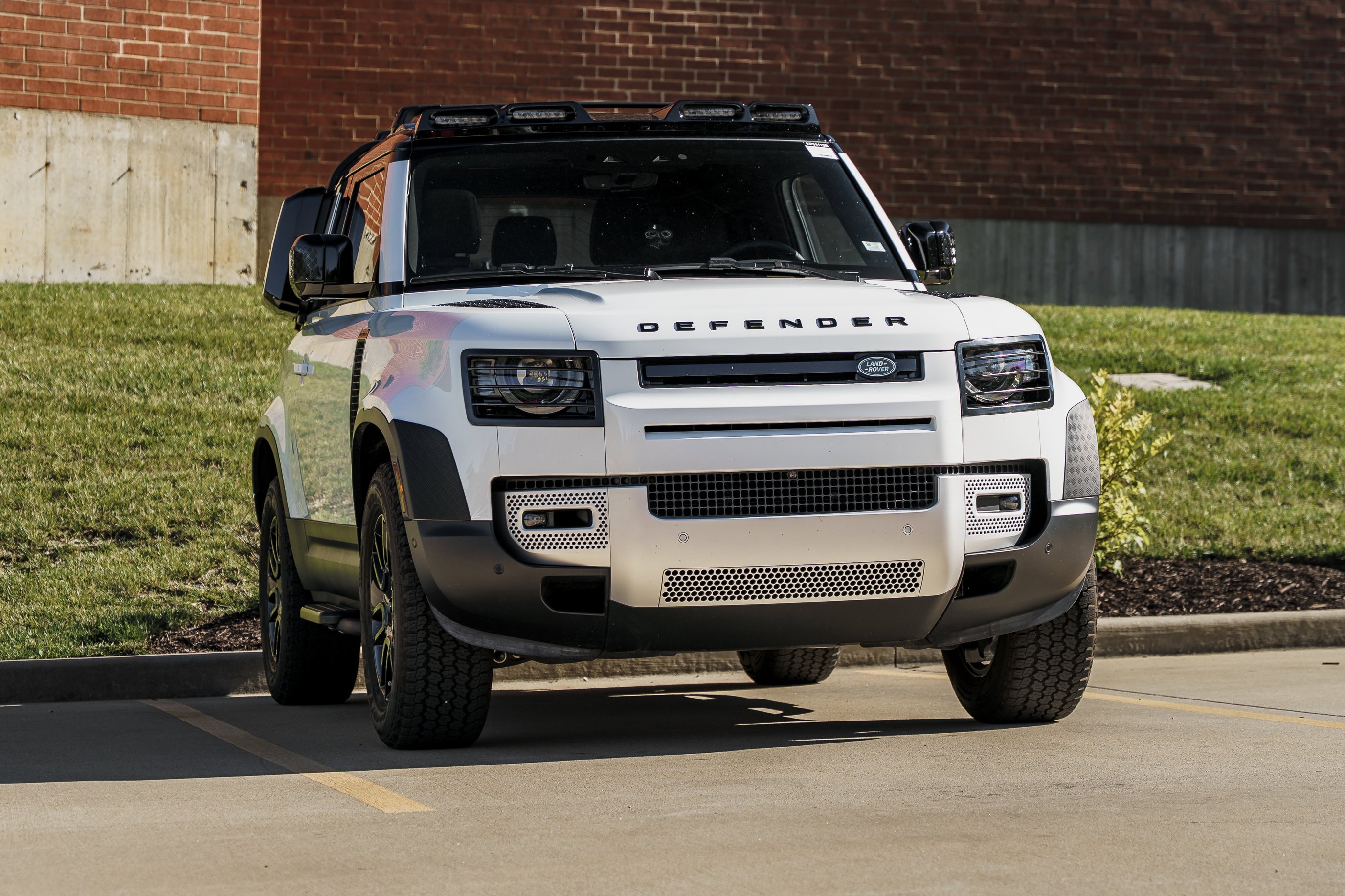 Used 2025 Fuji White Land Rover S image 1