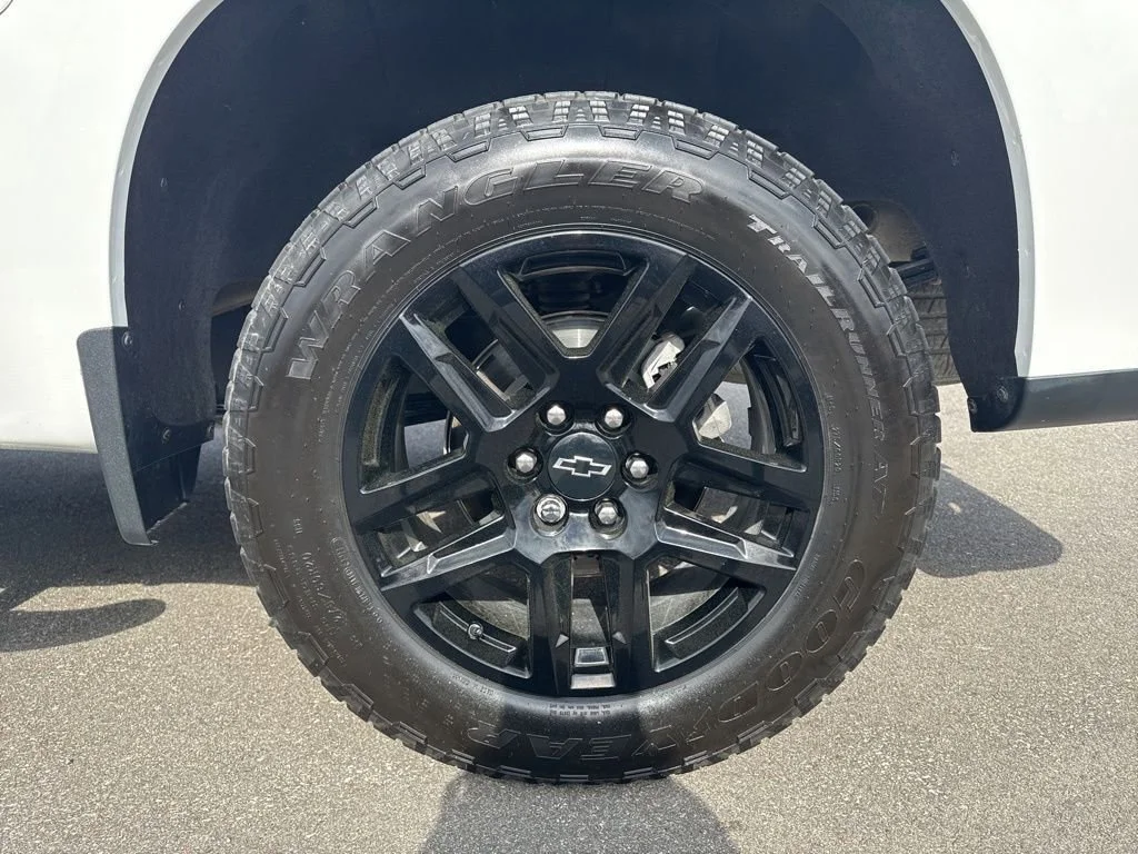 Used 2024 Summit White Chevrolet Custom image 29