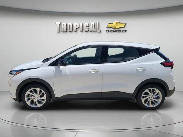 New 2027 Summit White Chevrolet LT image 2