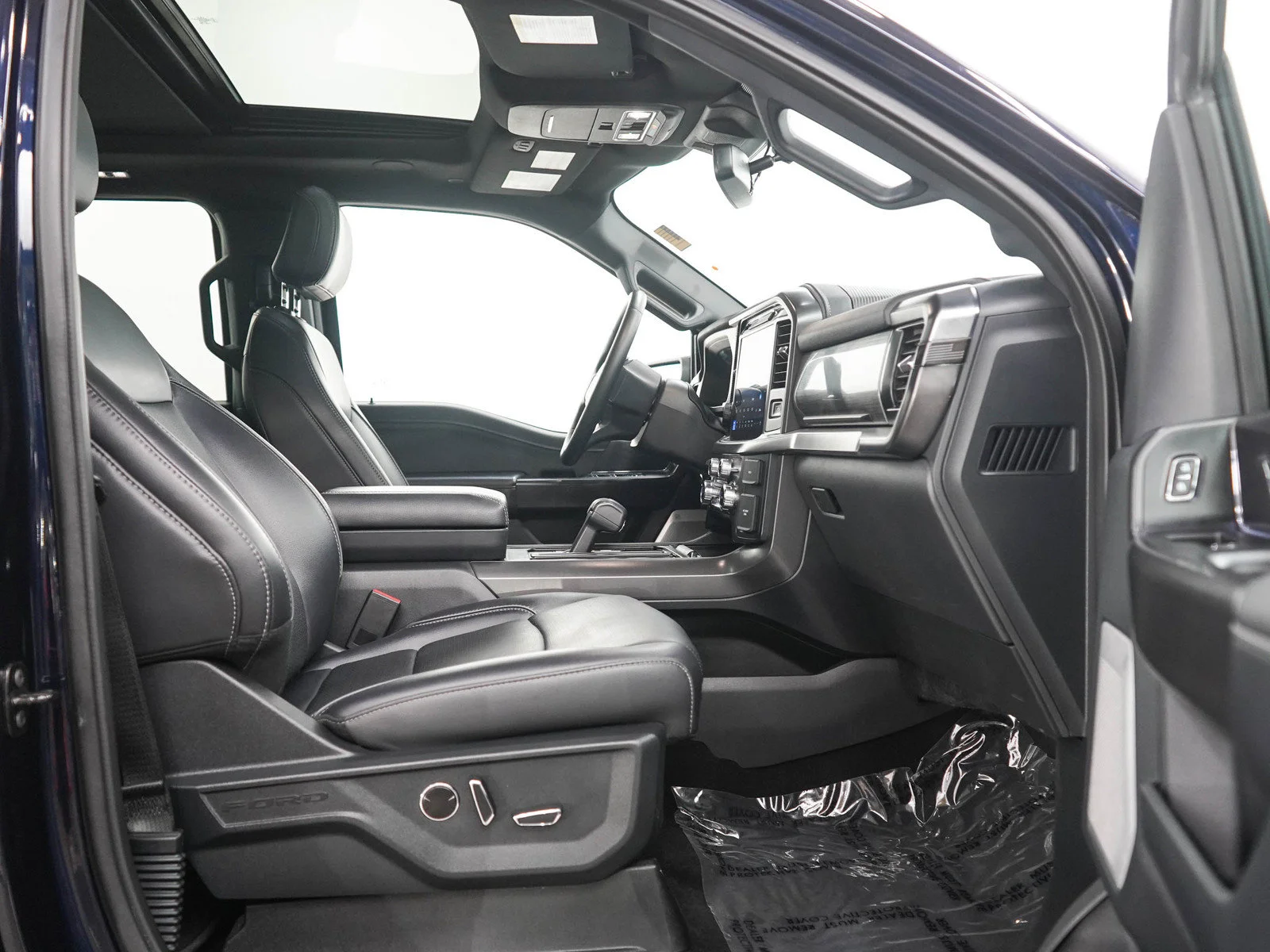 Used 2025 Atlas Blue Metallic Ford LARIAT image 10