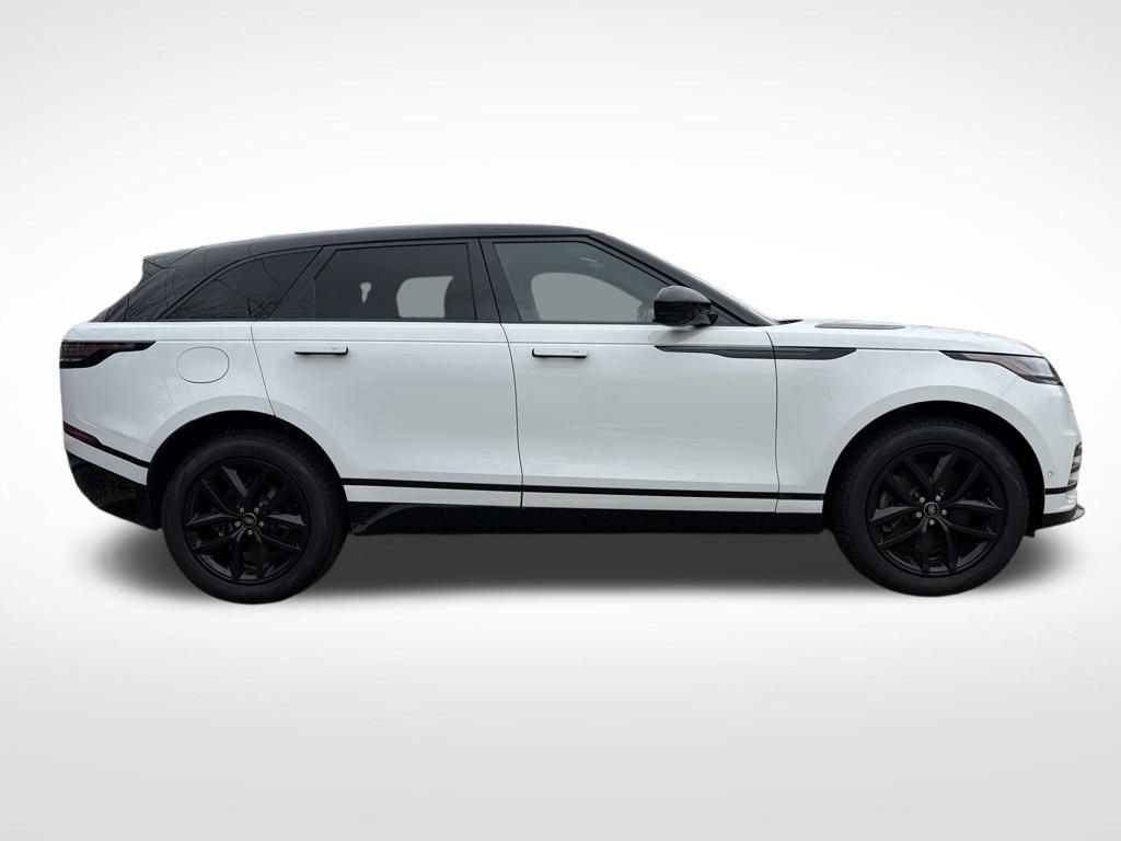 Used 2026 White Land Rover Dynamic SE image 4
