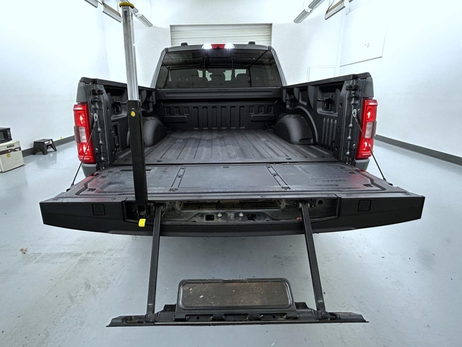 Used 2023 Gray Ford XLT image 21