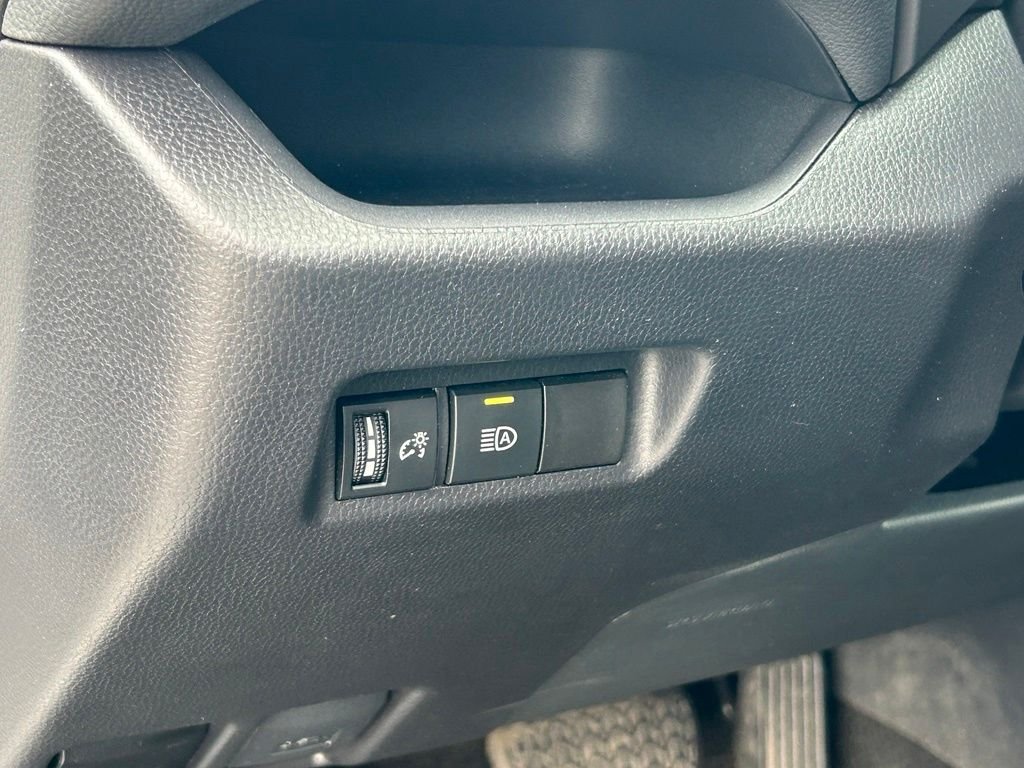 Used 2025 White Toyota XLE image 20