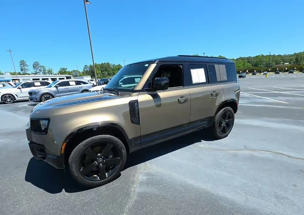 2024 Land Rover Defender 110 X-Dynamic SE P400's photo