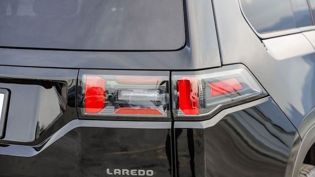 New 2026 Diamond Black Jeep Laredo image 10