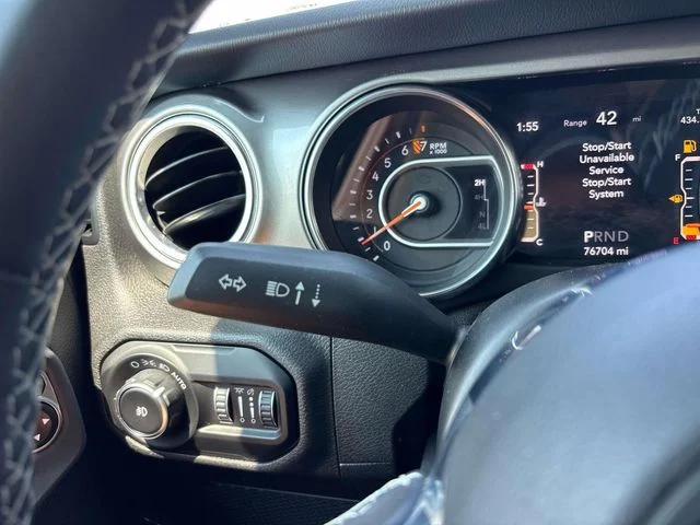 Used 2020 Gray Jeep Unlimited Sahara image 38