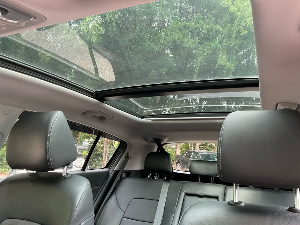 Used 2018 Red Kia EX image 22