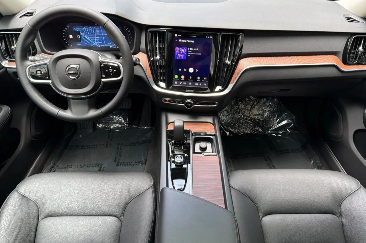 Used 2025 GREY Volvo Plus image 12
