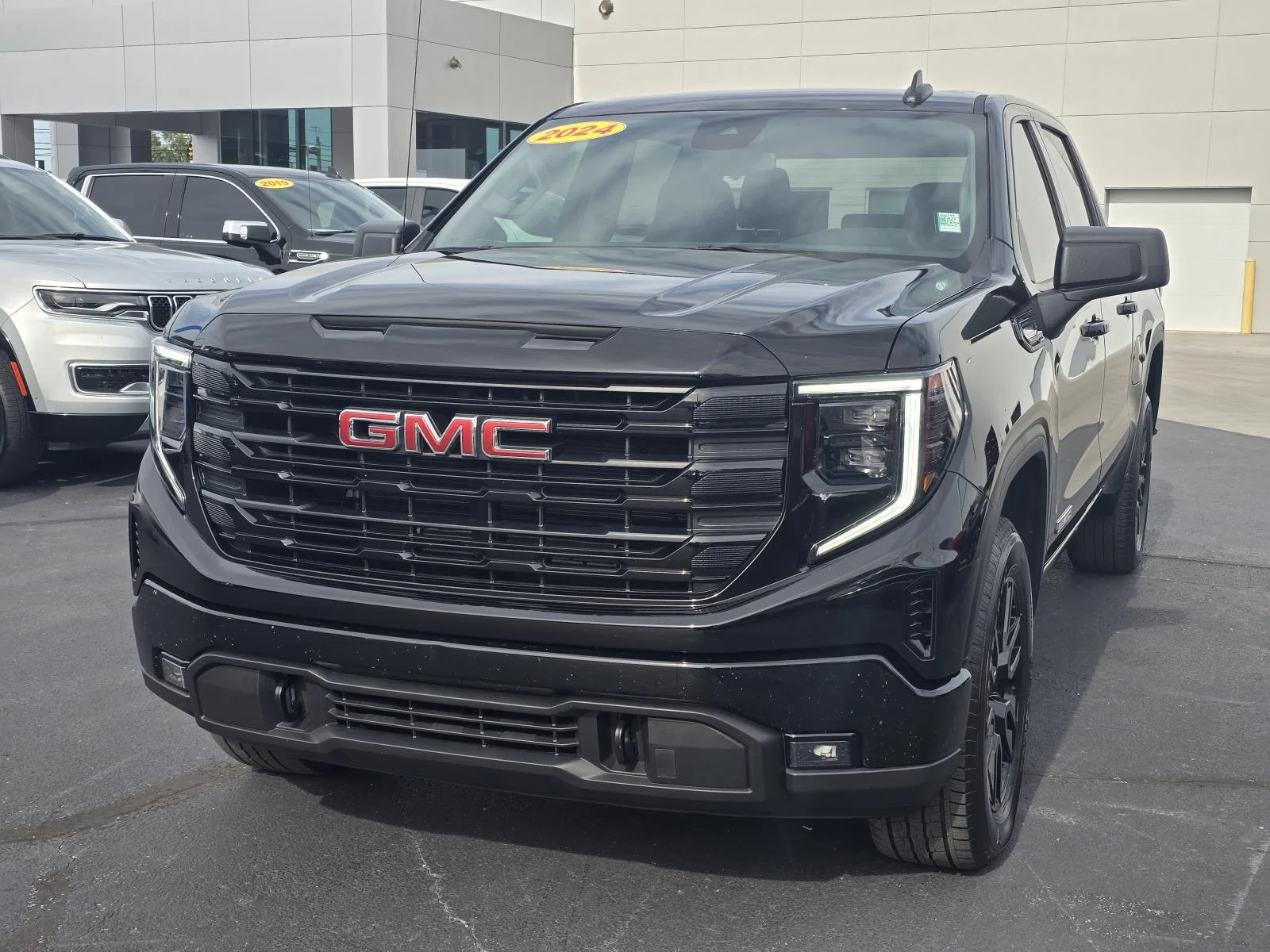 Used 2024 Onyx Black GMC Elevation image 3