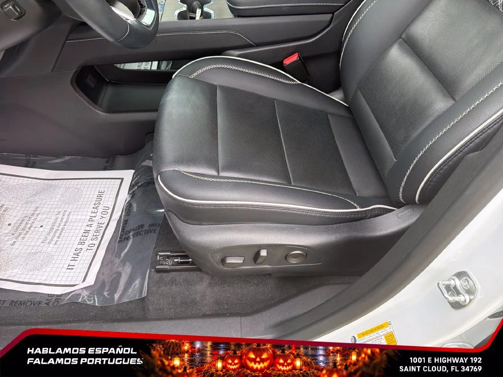 Used 2024 White Frost Tricoat GMC Denali image 16