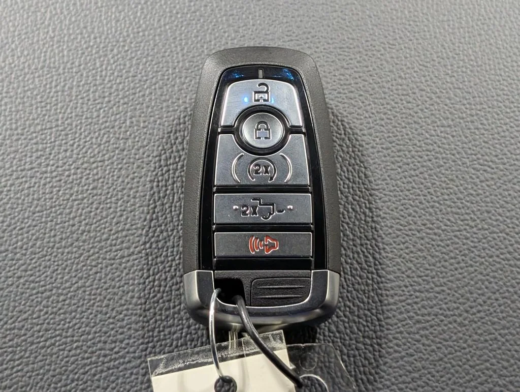 New 2026 Agate Black Metallic Ford XLT image 29