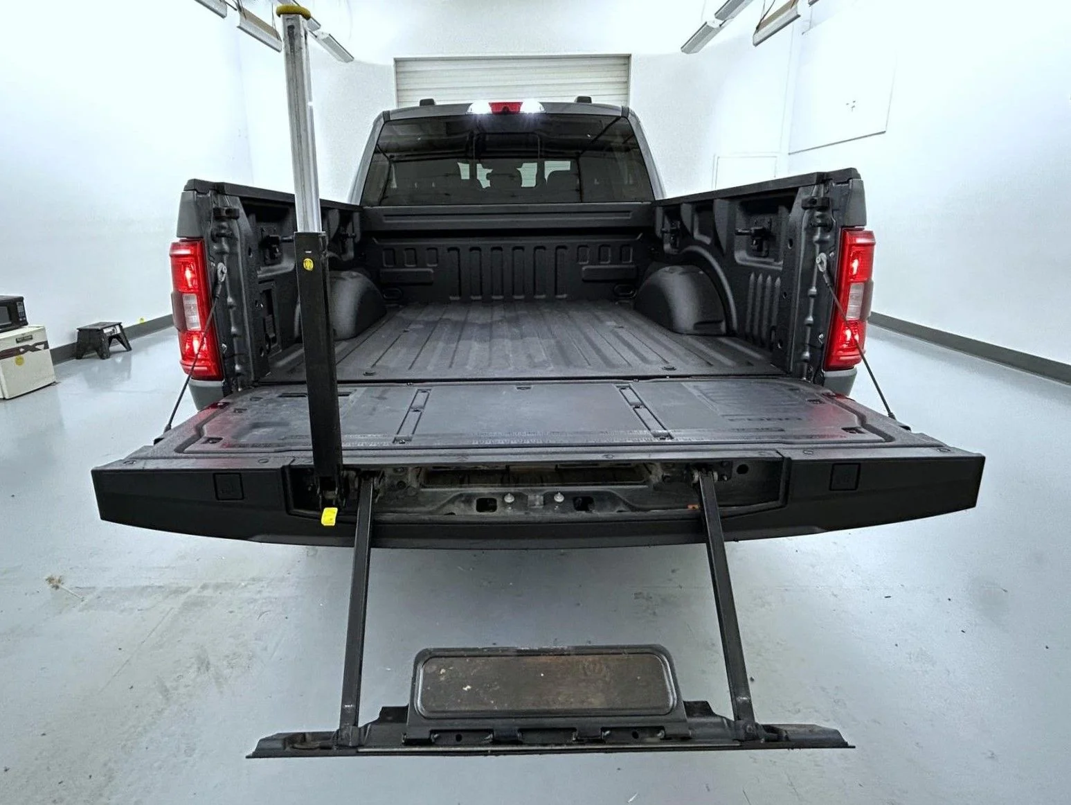 Used 2023 Gray Ford XLT image 21