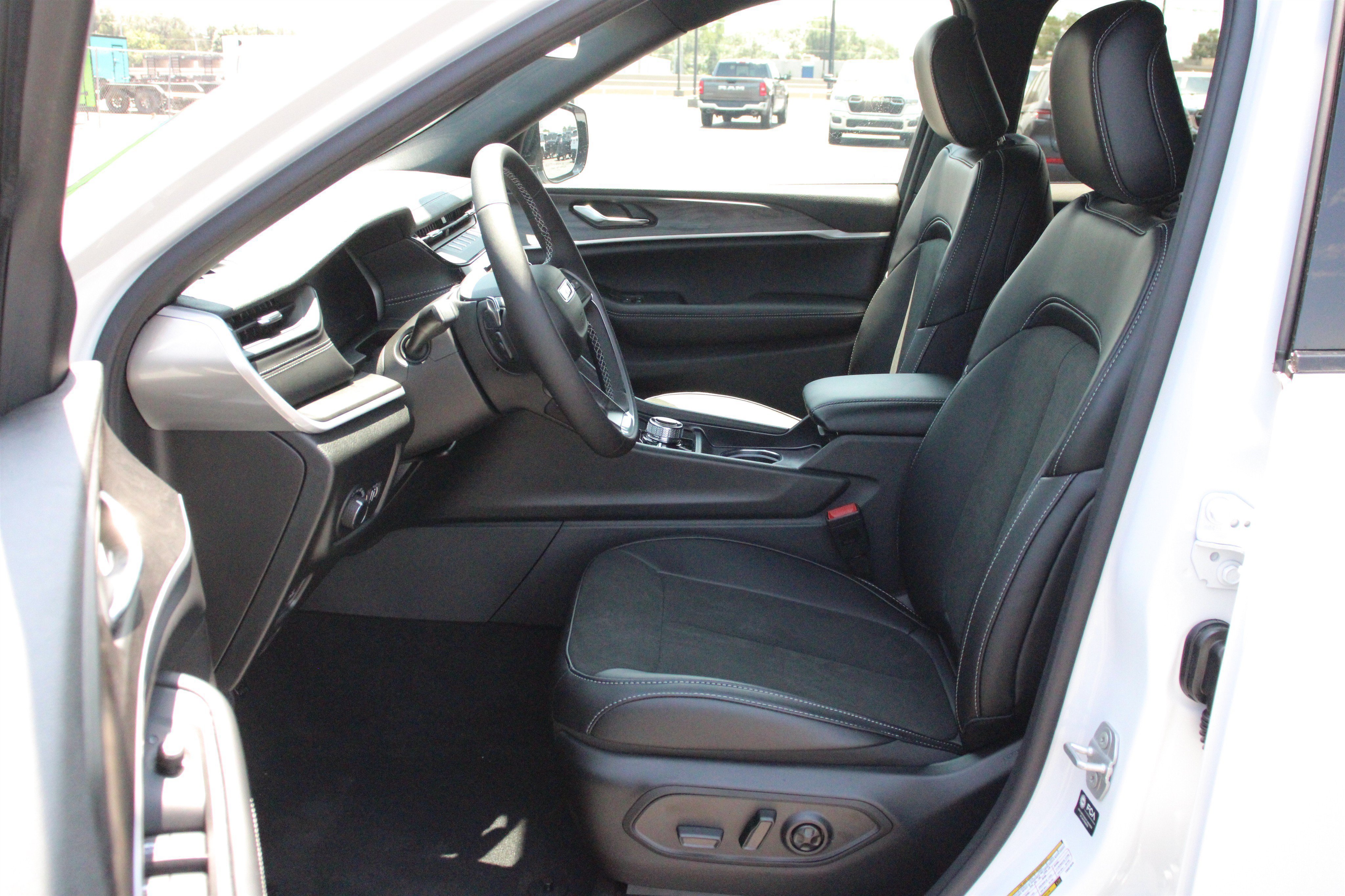 New 2026 Bright White Clearcoat Jeep Laredo Altitude image 3