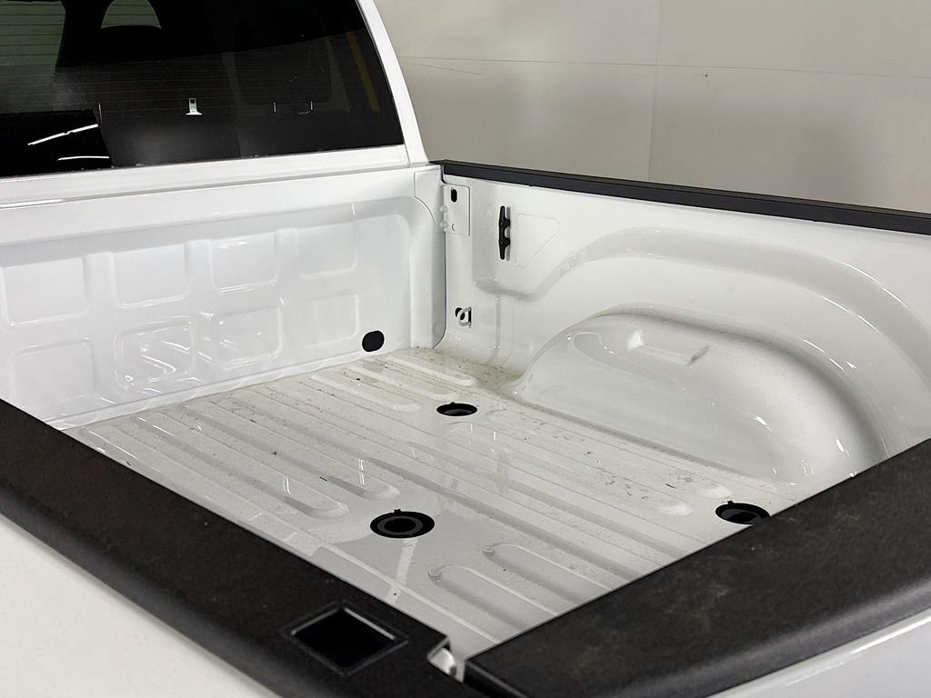 New 2026 Bright White Clear-Coat Exterior Paint RAM Big Horn image 21