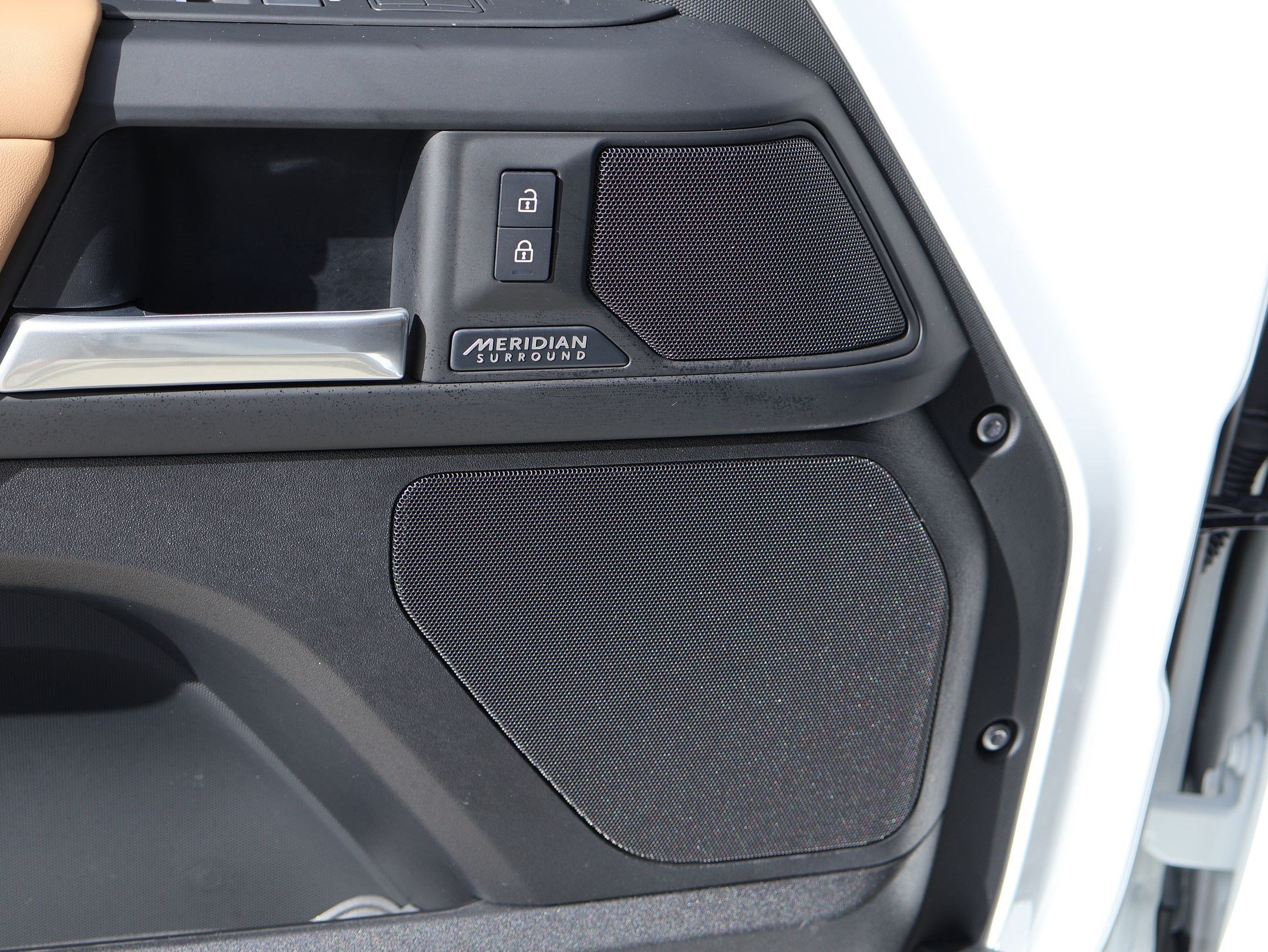 Used 2026 Fuji White Land Rover 110 P400 X-Dynamic SE image 13