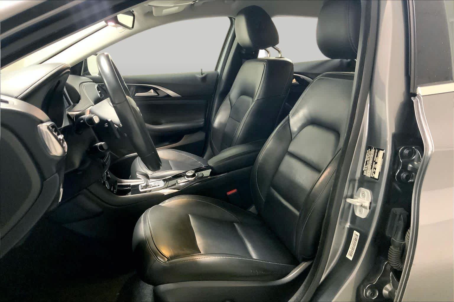 Used 2017 Graphite Shadow INFINITI Luxury image 7