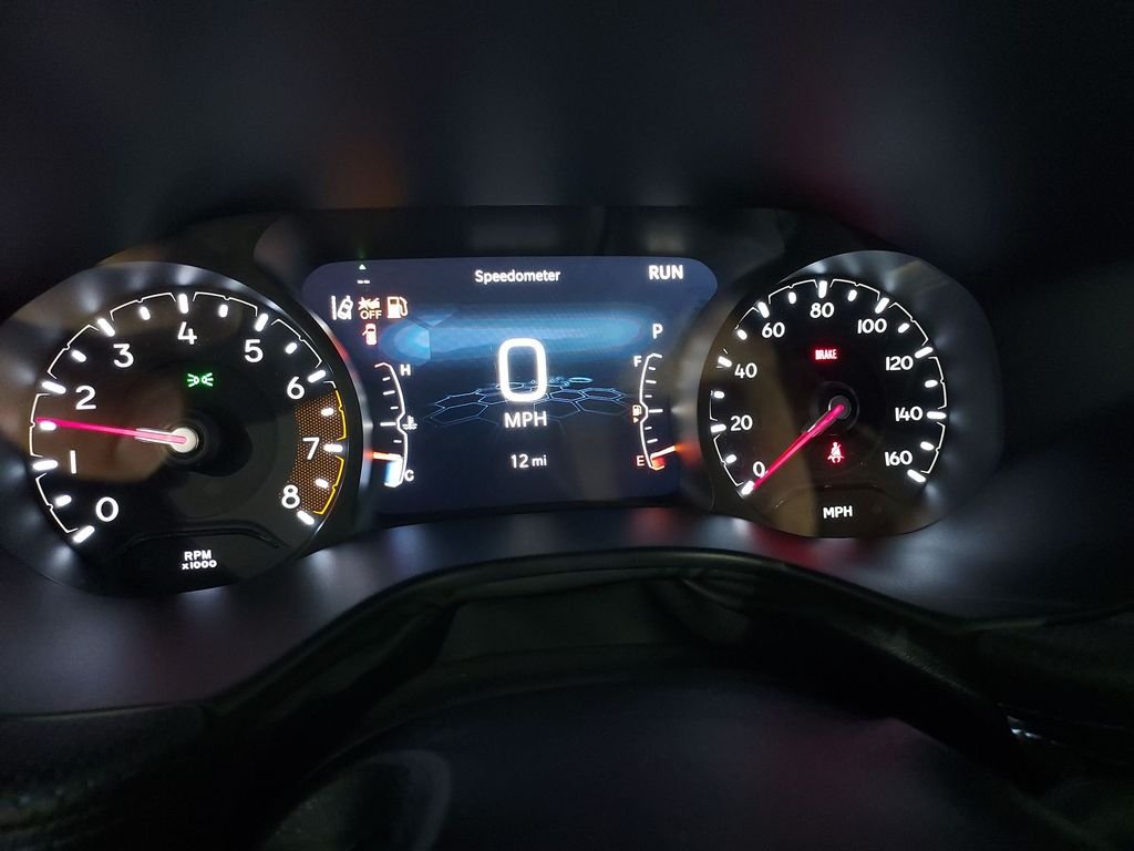 New 2026 White Jeep Latitude image 21